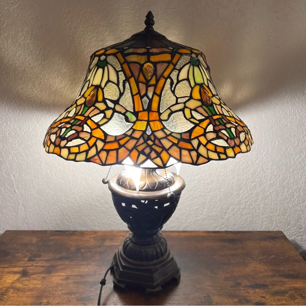UNBRANDED Vtg Tiffany Style Stained Glass Side Table Lamp